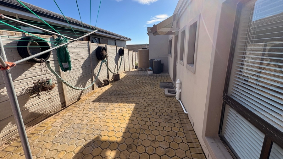 3 Bedroom Property for Sale in Reebok Western Cape